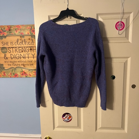 sweater - Picture 2 of 2